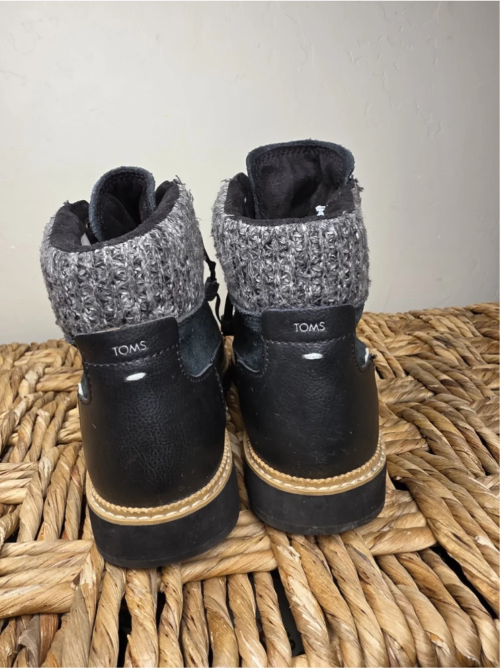 TOMS Sz 8 Mesa Black Gray Suede Leather Hiking Boots Knit Cuff Lace Up Lug Sole